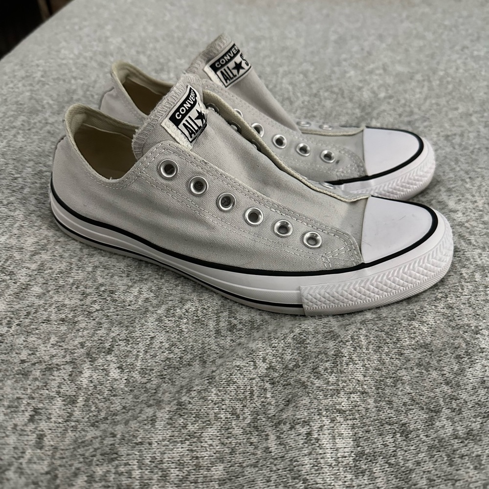 Women’s size 8 Converse